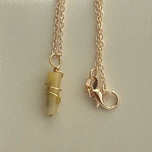 Elegant Gold Pendant Necklace